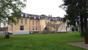 Bild der Rückseite von Schloss Morsbroich