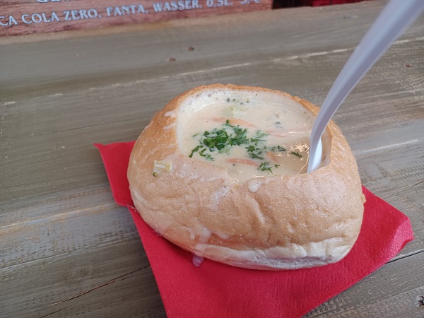 Oberhausen - Käsesuppe im Brotlaib