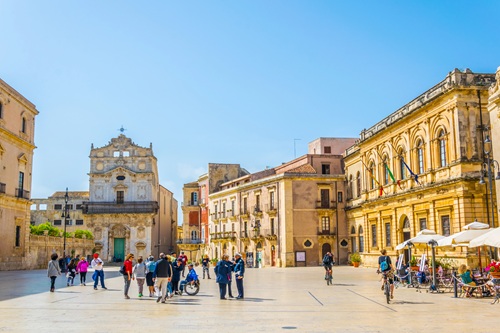 Die Legende der heiligen Lucia – vom Licht Siziliens bis in den Norden Europas